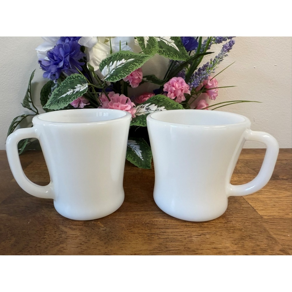 Vintage Anchor Hocking Fire-King Milk Glass 2 Coffee Mugs D-Handle Retro Kitchen